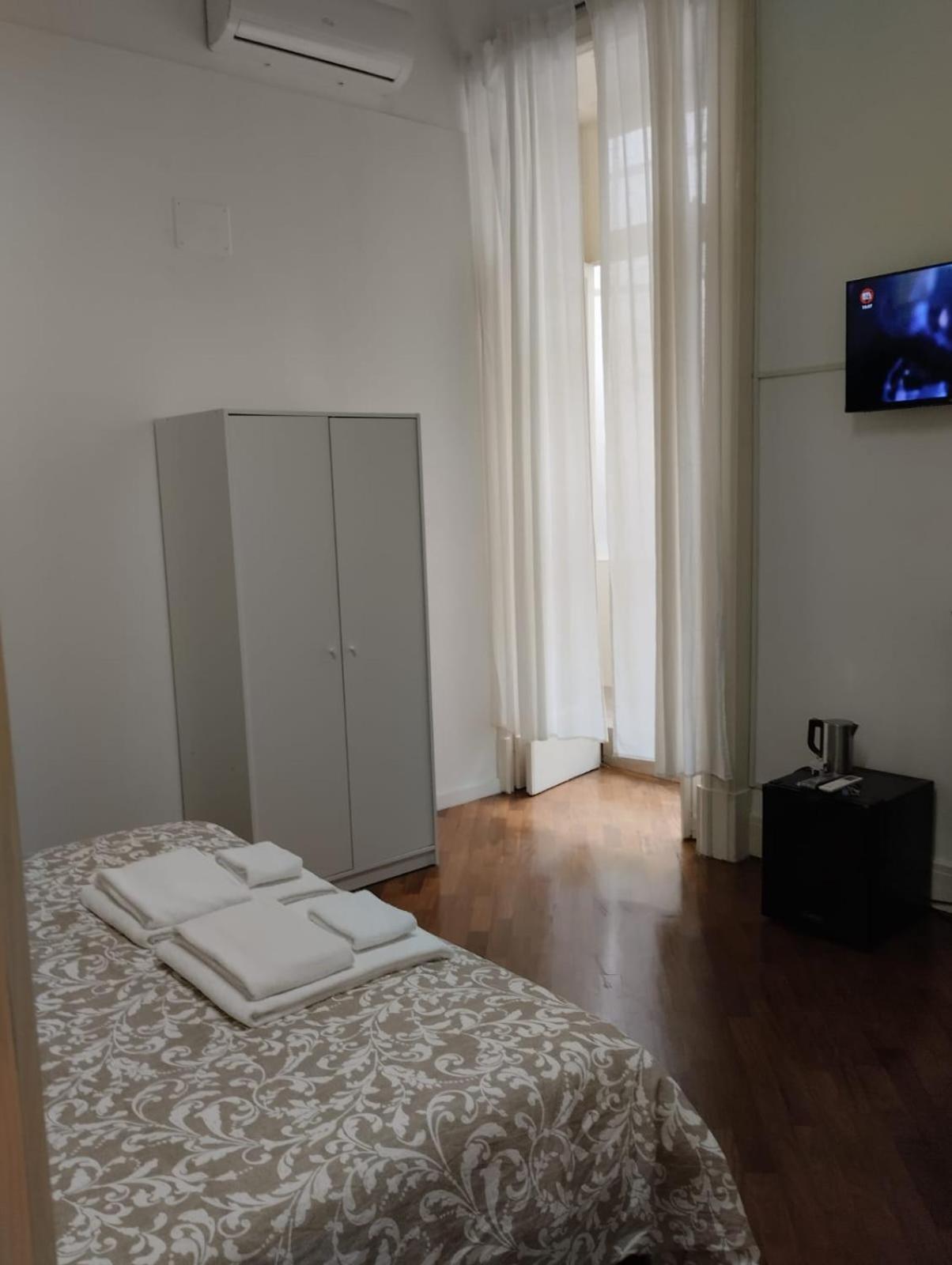 Residence E Appartamenti Cavallerizza Nápoles Exterior foto
